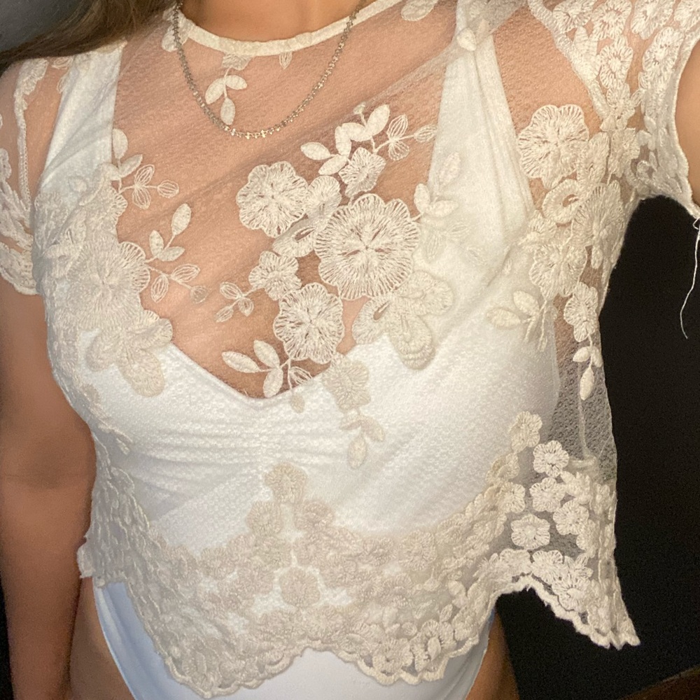 Cropped lace shirt